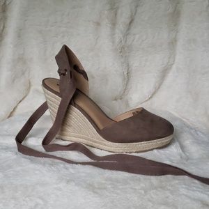 Taupe wedges